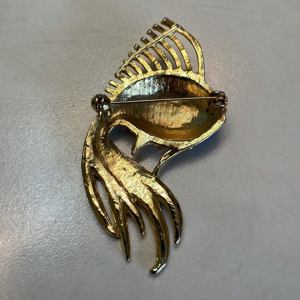 Vintage Beautiful Fish Brooch  EUC - Picture 3 of 3
